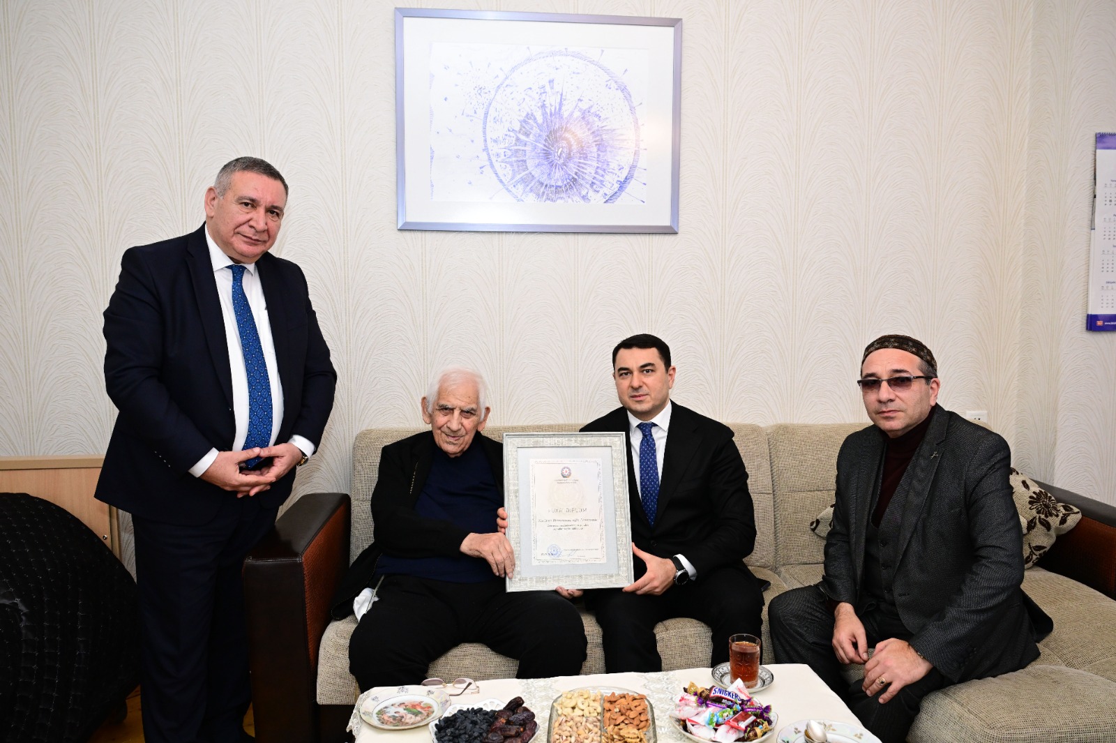 Министр культуры посетил народного поэта Азербайджана Наримана Гасанзаде (ФОТО)