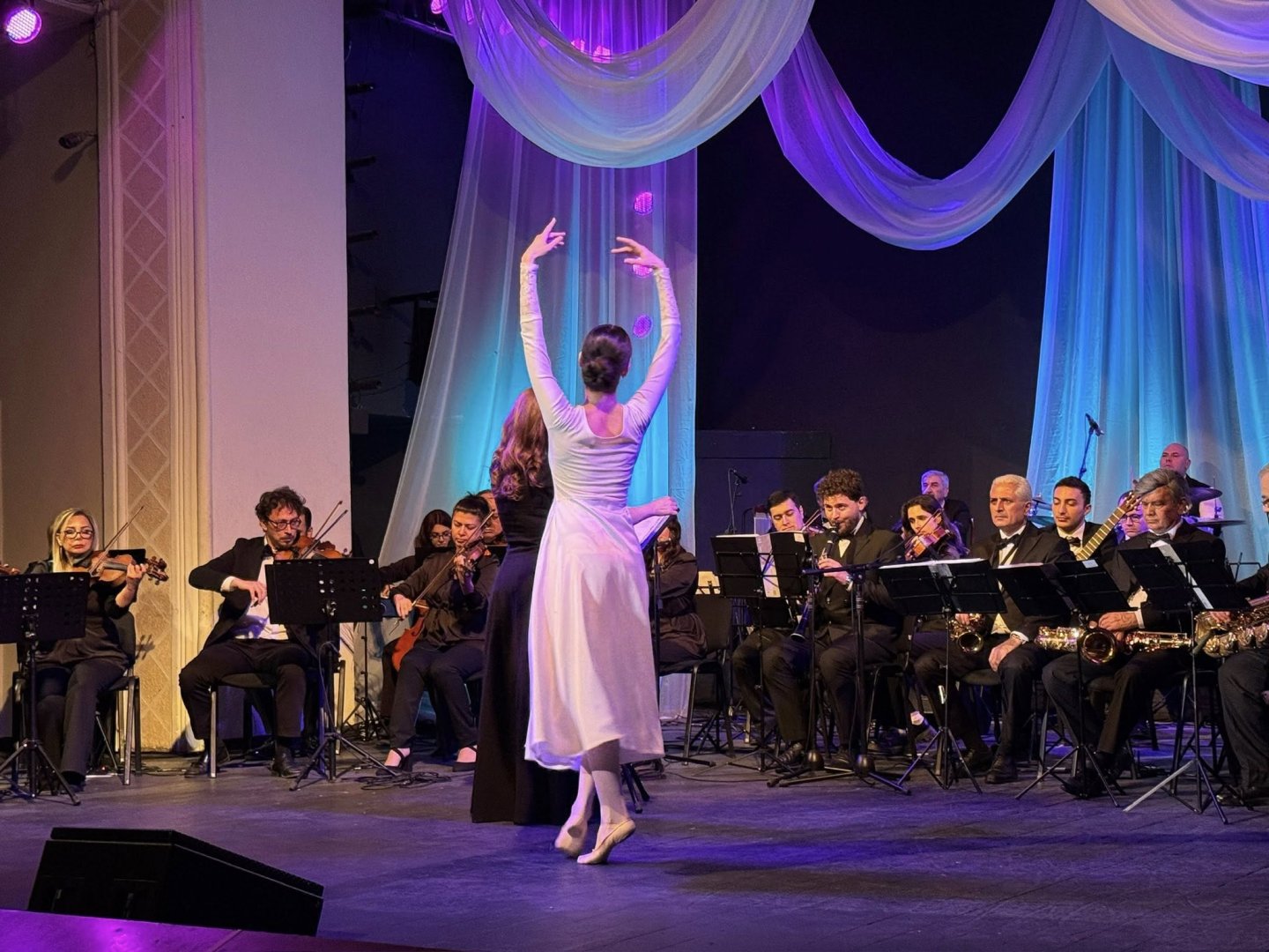 В Баку представлено кино без экрана, но с сердцем и вдохновением… (ФОТО)