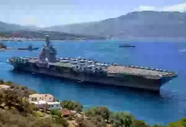 КСИР нанес удар по американскому авианосцу - штаб армии Ирана