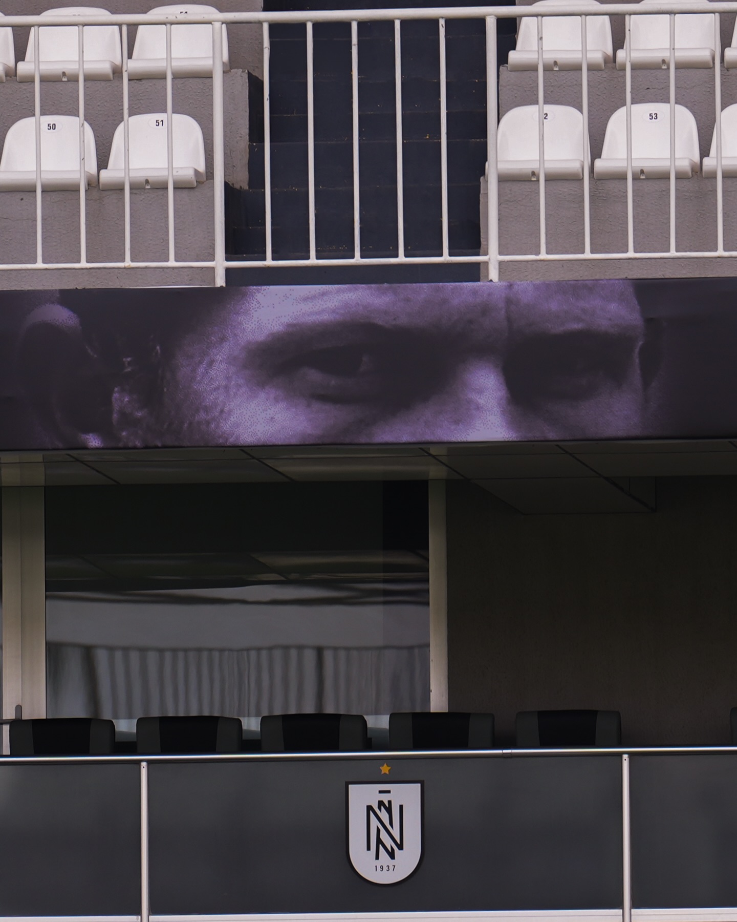 Трибуна имени Банишевского: "Нефтчи" отметил юбилей легендарного форварда (ФОТО)