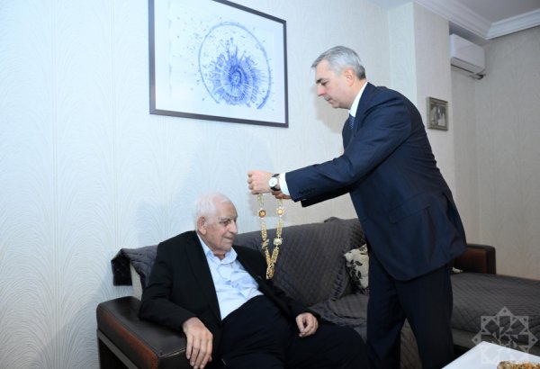 Народному поэту Нариману Гасанзаде вручен орден «Гейдар Алиев» (ФОТО)