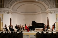 The Lady in Red в сиянии классических шедевров – магия вечера в Баку (ФОТО)