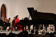 The Lady in Red в сиянии классических шедевров – магия вечера в Баку (ФОТО)