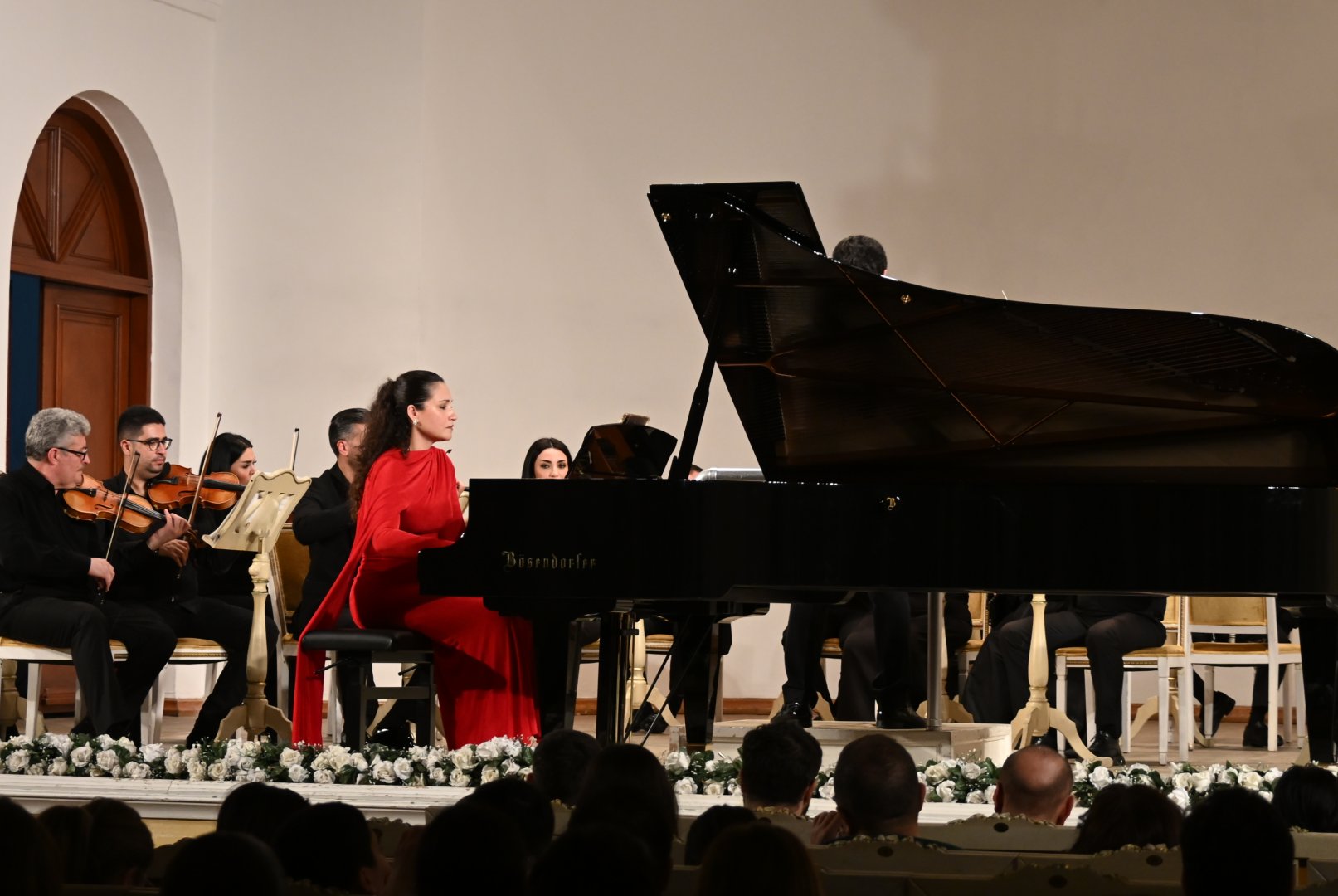 The Lady in Red в сиянии классических шедевров – магия вечера в Баку (ФОТО)