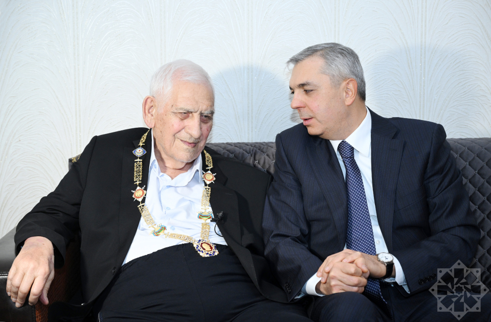 Народному поэту Нариману Гасанзаде вручен орден «Гейдар Алиев» (ФОТО)