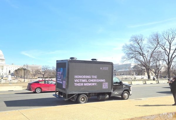 В Вашингтоне прошла акция с участием автомобилей с LED-экранами, посвященная годовщине Ходжалинского геноцида (ФОТО)