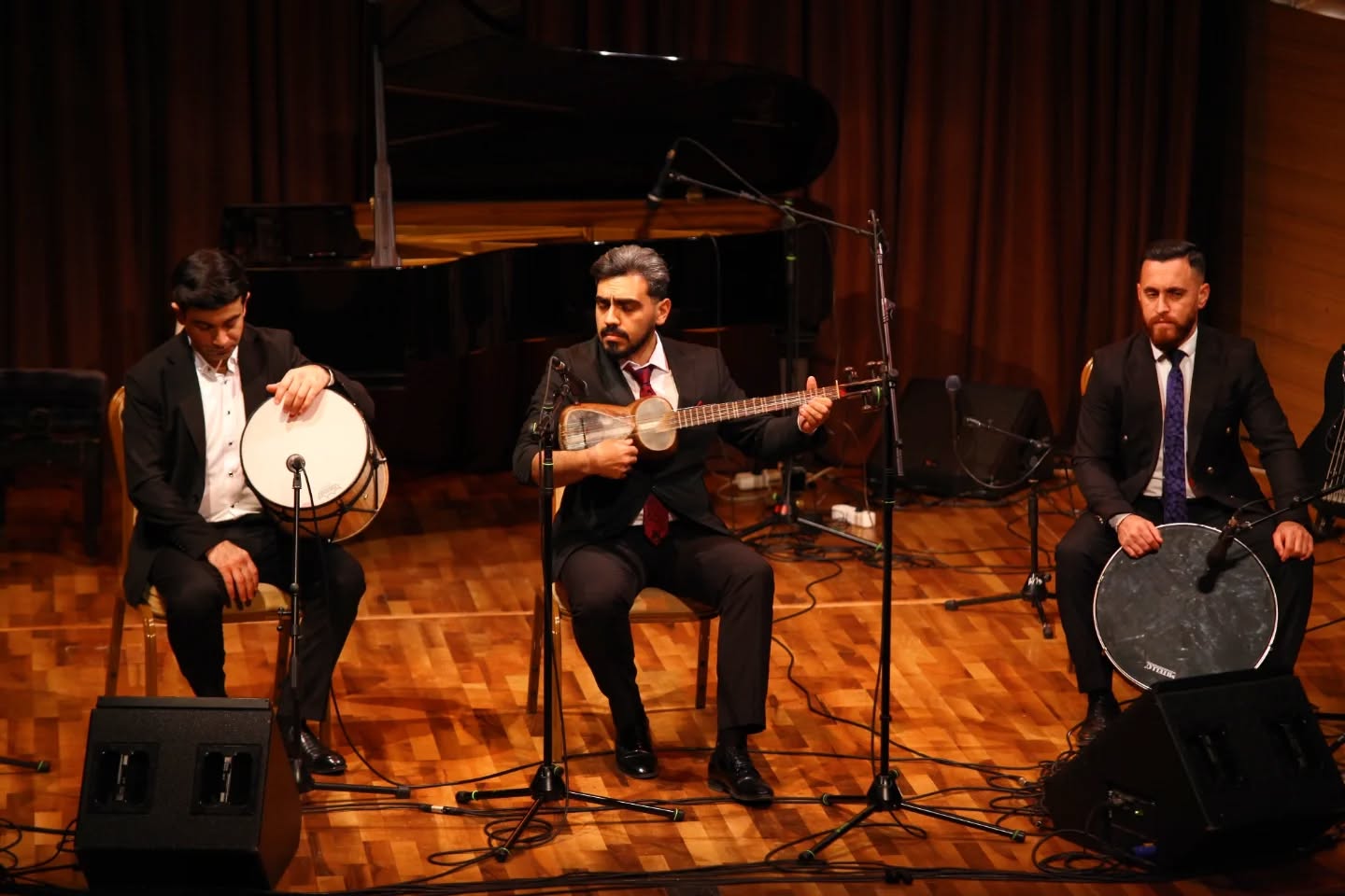 Семь азербайджанских красавиц в голубом и волшебство канона (ФОТО)