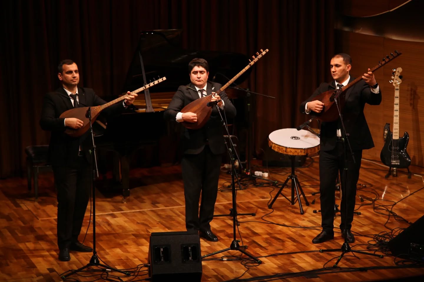 Семь азербайджанских красавиц в голубом и волшебство канона (ФОТО)