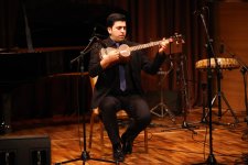 Семь азербайджанских красавиц в голубом и волшебство канона (ФОТО)