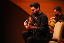 Семь азербайджанских красавиц в голубом и волшебство канона (ФОТО)