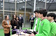 Лейла Алиева и Алена Алиева посетили общеобразовательную школу-интернат и центр STEAM в городе Губа (ФОТО)