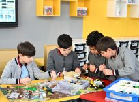 Лейла Алиева и Алена Алиева посетили общеобразовательную школу-интернат и центр STEAM в городе Губа (ФОТО)