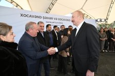 Президент Ильхам Алиев и Первая леди Мехрибан Алиева встретились с жителями города Ходжавенд и села Ходжавенд (ФОТО)