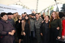 Президент Ильхам Алиев и Первая леди Мехрибан Алиева встретились с жителями города Ходжавенд и села Ходжавенд (ФОТО)