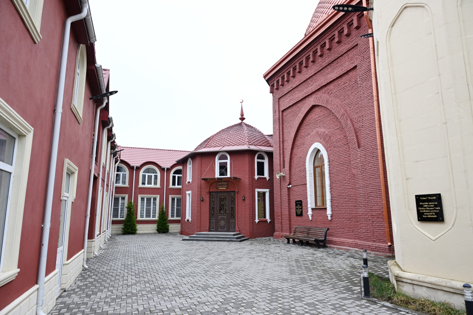 Лейла Алиева и Алена Алиева посетили Джума-мечеть (ФOTO)