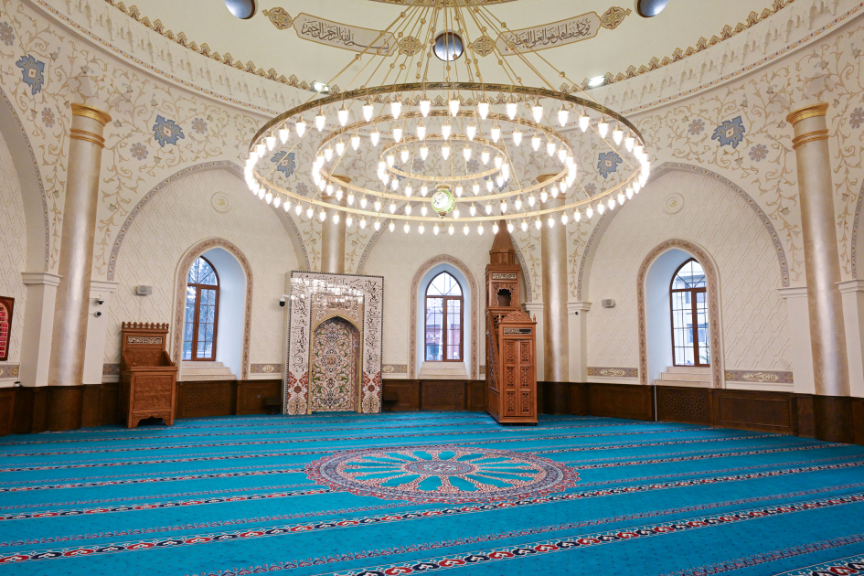 Лейла Алиева и Алена Алиева посетили Джума-мечеть (ФOTO)