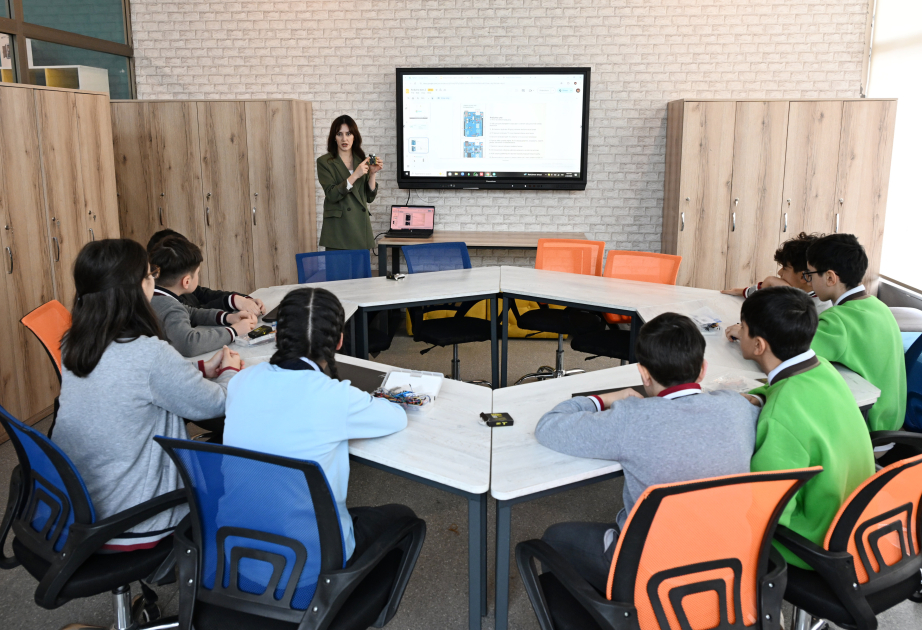 Лейла Алиева и Алена Алиева посетили общеобразовательную школу-интернат и центр STEAM в городе Губа (ФОТО)