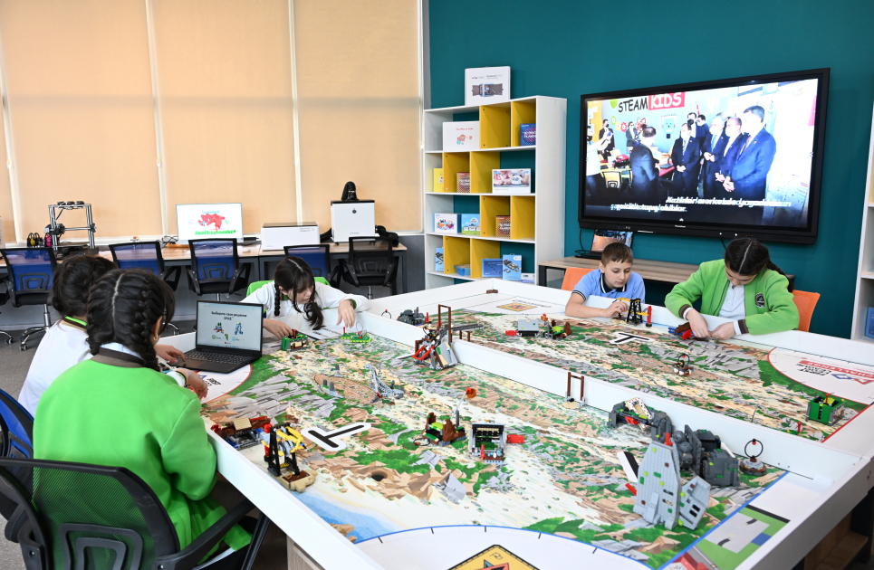 Лейла Алиева и Алена Алиева посетили общеобразовательную школу-интернат и центр STEAM в городе Губа (ФОТО)