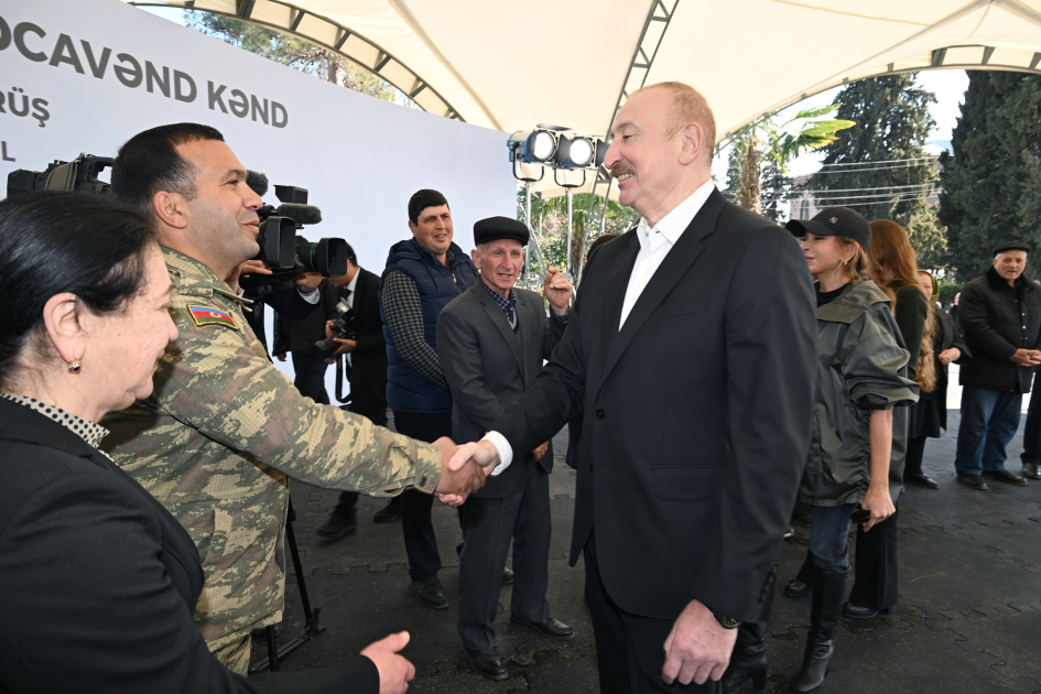 Президент Ильхам Алиев и Первая леди Мехрибан Алиева встретились с жителями города Ходжавенд и села Ходжавенд (ФОТО)