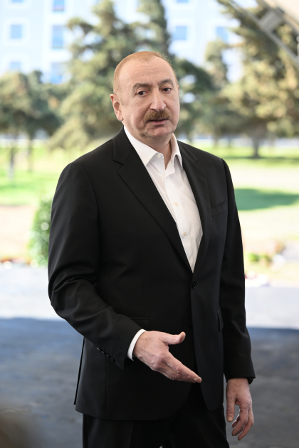 Президент Ильхам Алиев и Первая леди Мехрибан Алиева встретились с жителями города Ходжавенд и села Ходжавенд (ФОТО)