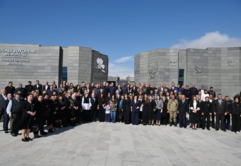 Трогательные кадры встречи Президента Ильхама Алиева и Первой леди Мехрибан Алиевой с жителями Ходжалинского района (ФОТО)