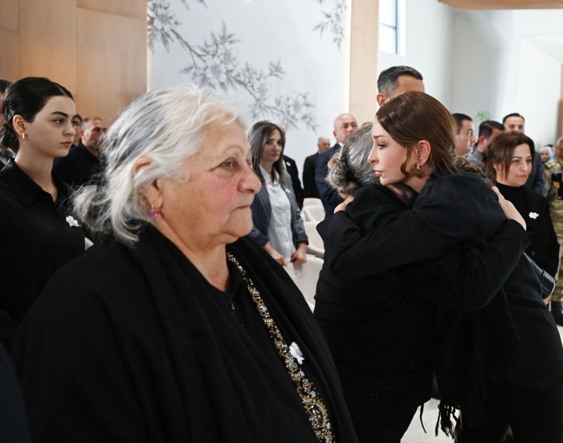 Трогательные кадры встречи Президента Ильхама Алиева и Первой леди Мехрибан Алиевой с жителями Ходжалинского района (ФОТО)