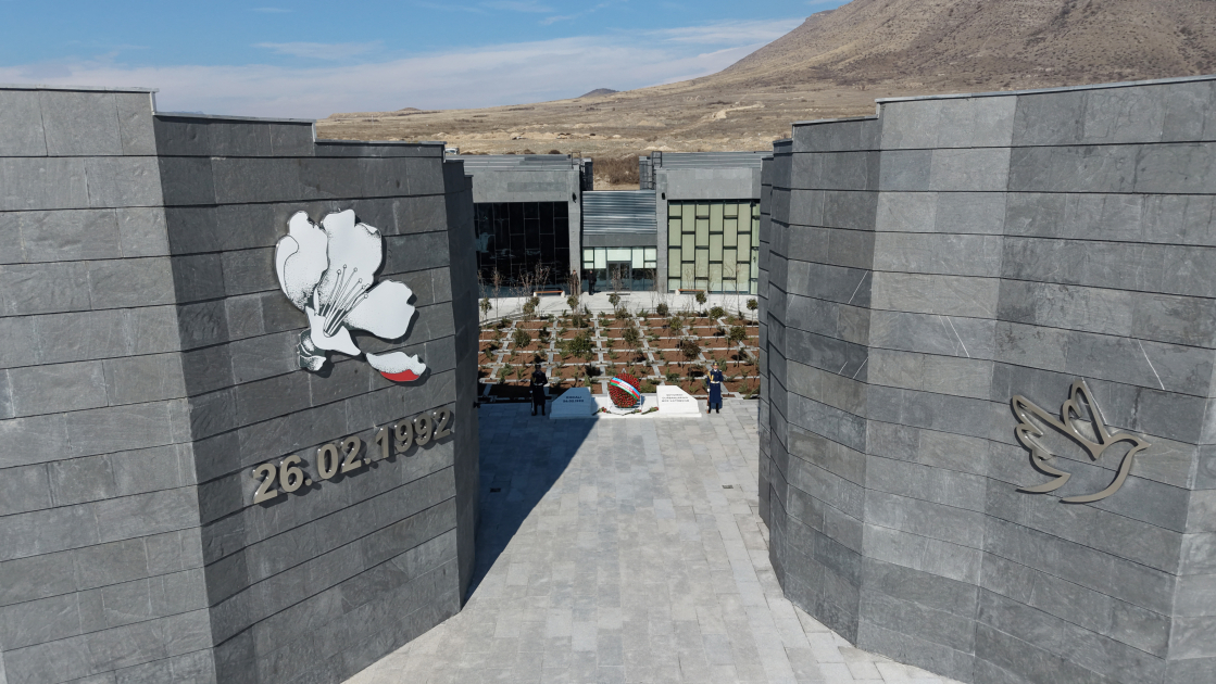 Президент Ильхам Алиев и Первая леди Мехрибан Алиева приняли участие в открытии Мемориала жертвам Ходжалинского геноцида (ВИДЕО/ФОТО)