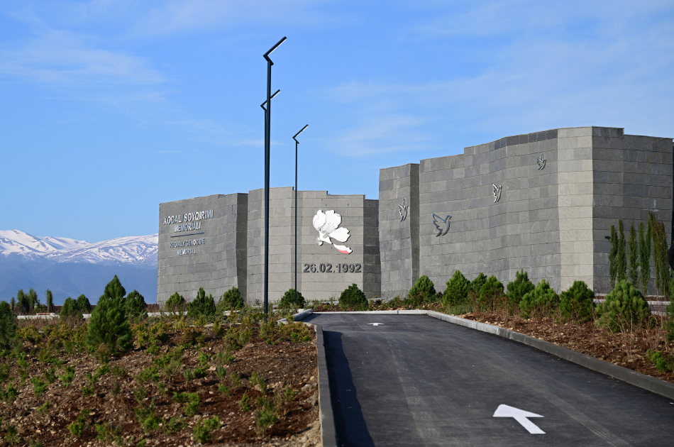 Президент Ильхам Алиев и Первая леди Мехрибан Алиева приняли участие в открытии Мемориала жертвам Ходжалинского геноцида (ВИДЕО/ФОТО)