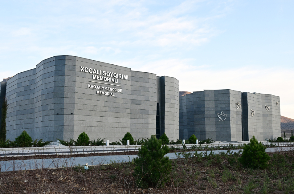 Президент Ильхам Алиев и Первая леди Мехрибан Алиева приняли участие в открытии Мемориала жертвам Ходжалинского геноцида (ВИДЕО/ФОТО)