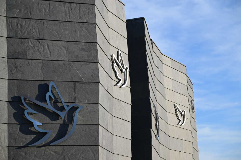 Президент Ильхам Алиев и Первая леди Мехрибан Алиева приняли участие в открытии Мемориала жертвам Ходжалинского геноцида (ВИДЕО/ФОТО)