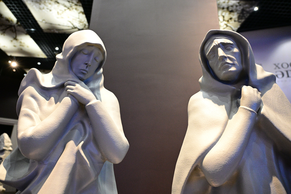 Президент Ильхам Алиев и Первая леди Мехрибан Алиева приняли участие в открытии Мемориала жертвам Ходжалинского геноцида (ВИДЕО/ФОТО)