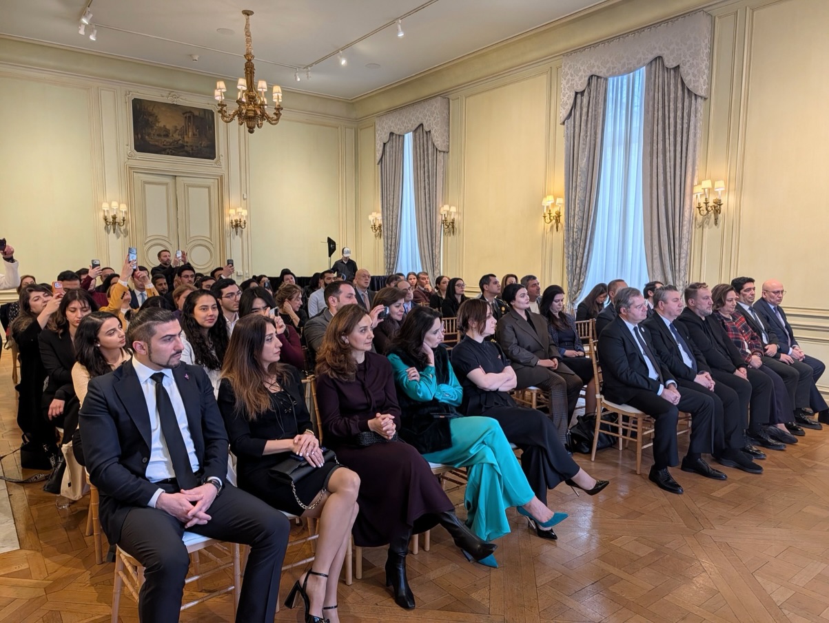 В Вашингтоне открылась выставка "Крик Ходжалы" - над серией художник работал десять лет (ФОТО)