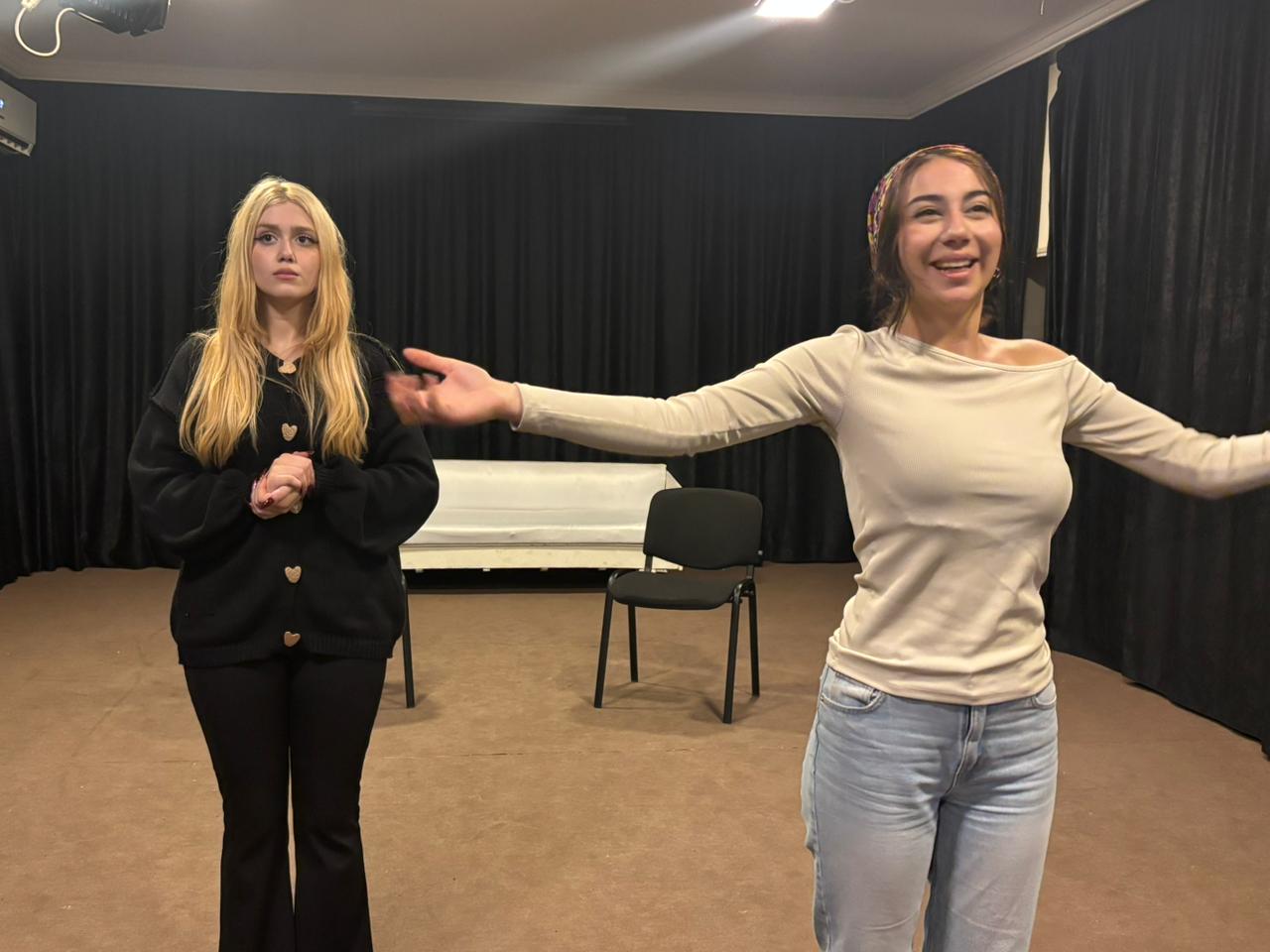 Самира и Медведь – как конфликт с кредитором перерастает в любовь (ФОТО)