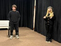 Самира и Медведь – как конфликт с кредитором перерастает в любовь (ФОТО)