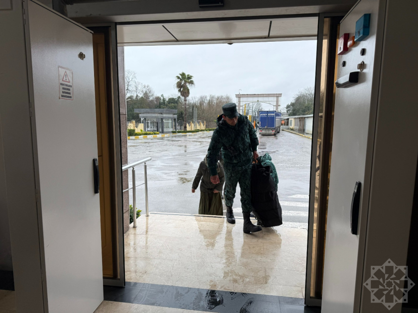 Очередная эвакуация через границу в Астаре: в страну въехали граждане Франции, Таджикистана и Китая (ФОТО)
