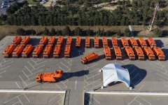 Президент Ильхам Алиев ознакомился в Баку с техникой для перевозки бытовых отходов (ФОТО)