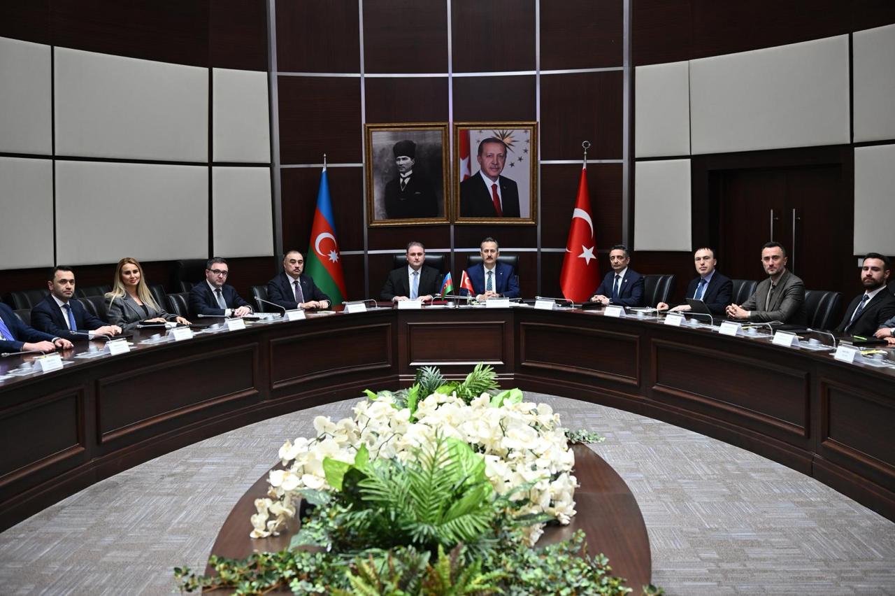 Обсуждено развитие сотрудничества между Азербайджаном и Турцией в оборонпроме (ФОТО)