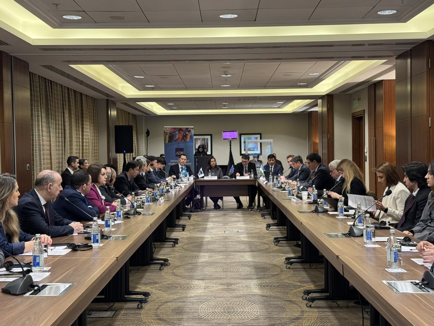 АБР начал технико-экономическое обоснование проекта «Каспийский зеленый энергетический коридор» (ФОТО)