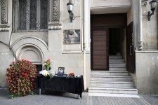 Президент Ильхам Алиев побывал в посольстве Ирана в Азербайджане и выразил соболезнования (ФОТО)