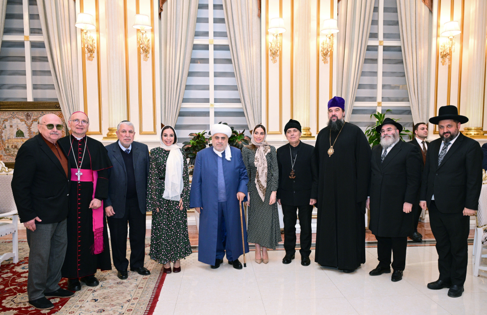 Лейла Алиева и Арзу Алиева приняли участие в церемонии ифтара, состоявшегося по случаю священного месяца (ФОТО)