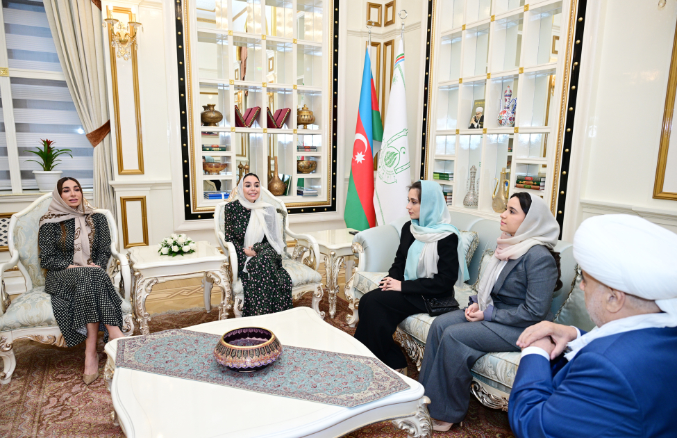 Лейла Алиева и Арзу Алиева приняли участие в церемонии ифтара, состоявшегося по случаю священного месяца (ФОТО)