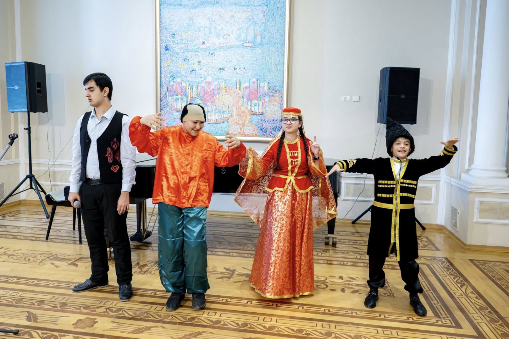 Танцы величественных гор и душевные мелодии Азербайджана (ФОТО)