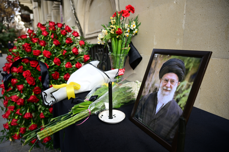 Президент Ильхам Алиев побывал в посольстве Ирана в Азербайджане и выразил соболезнования (ФОТО)