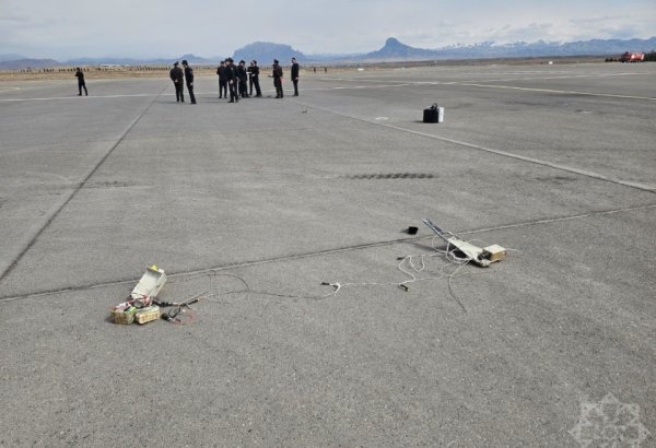 Обломки дрона, упавшего в аэропорту Нахчывана (ФОТО/ВИДЕО)