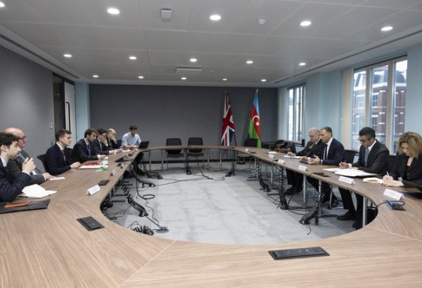 Рассмотрены вопросы расширения авиасообщения между Азербайджаном и Великобританией