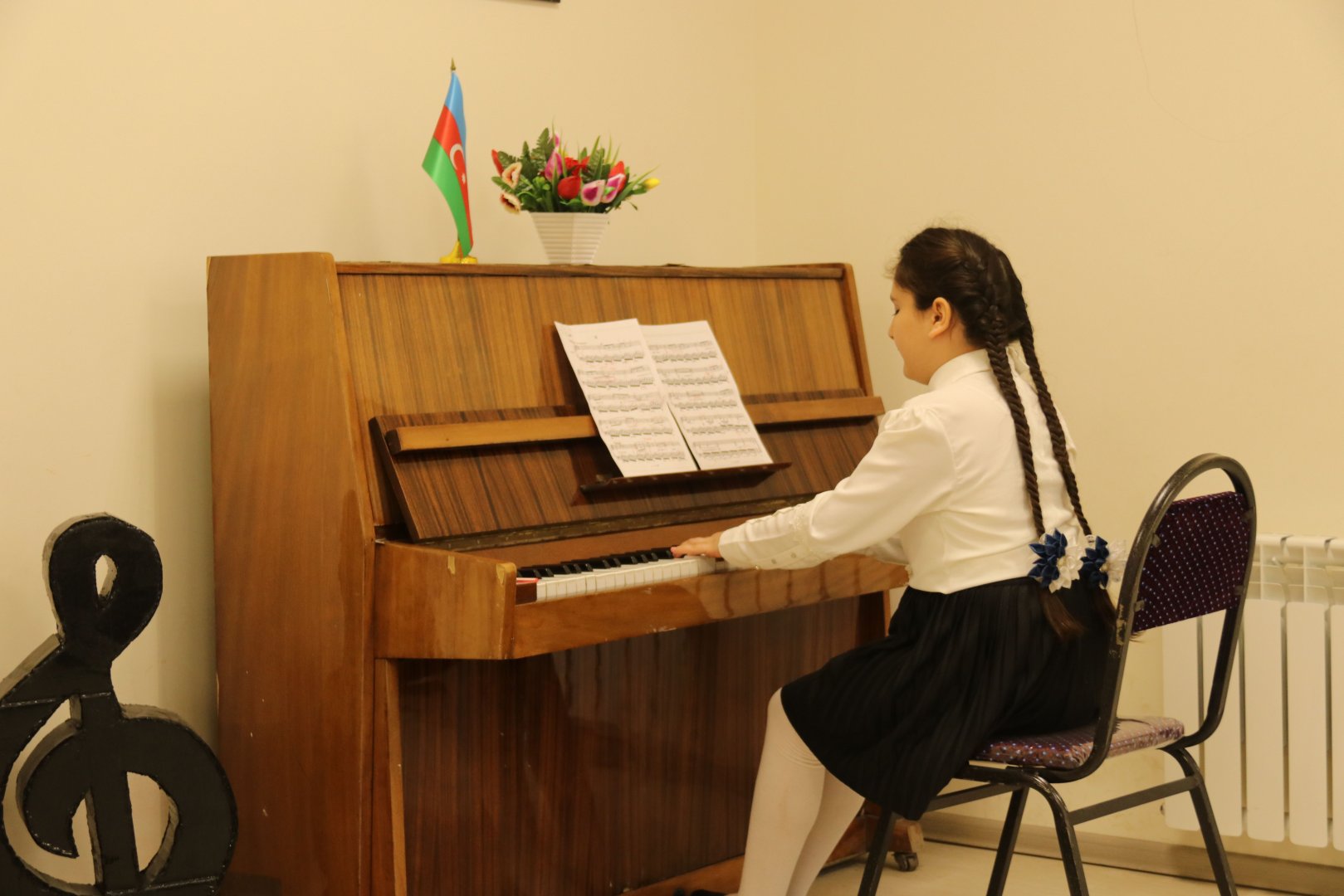 В Габале прошли мастер-классы по исполнению на фортепиано и таре (ФОТО)