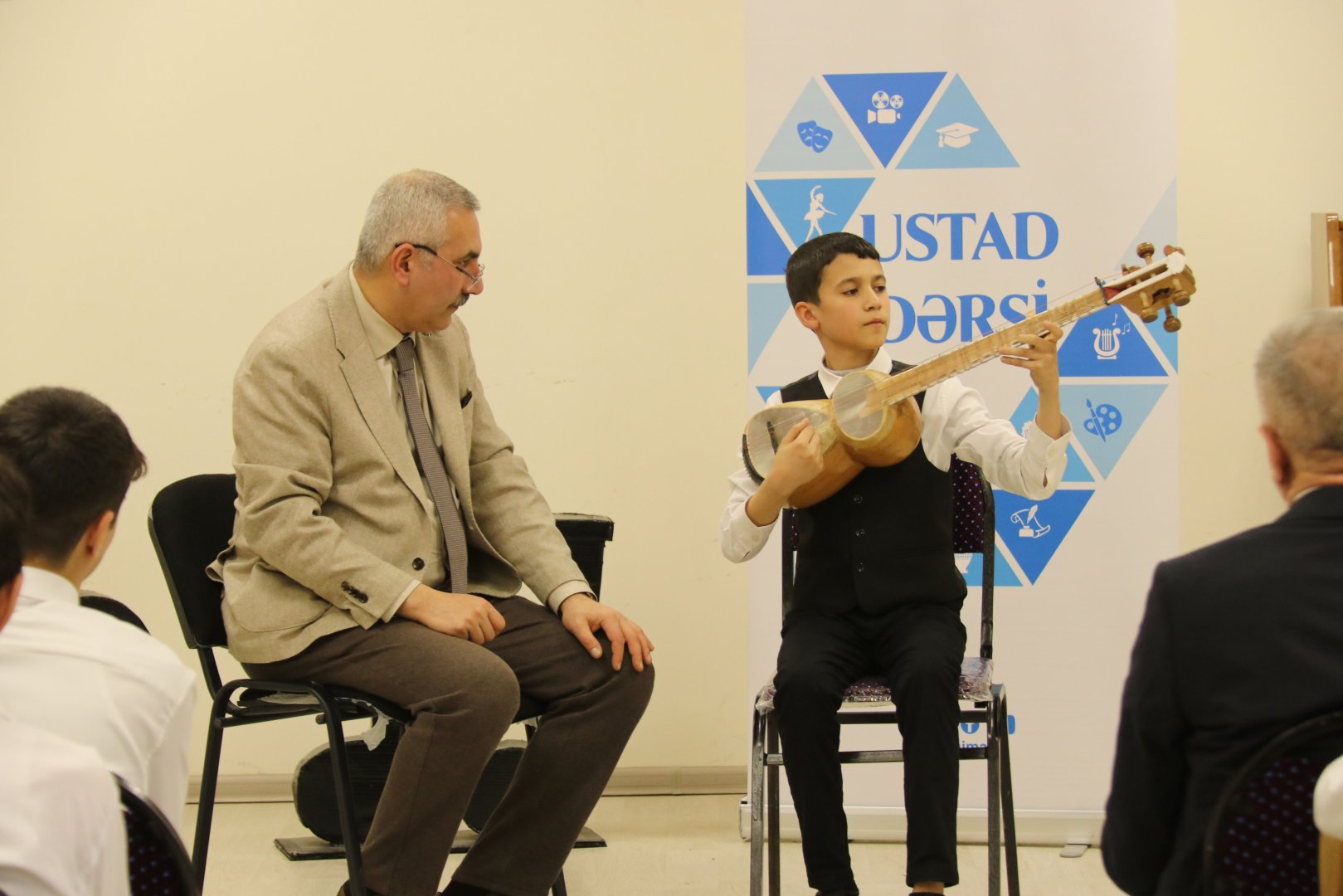 В Габале прошли мастер-классы по исполнению на фортепиано и таре (ФОТО)