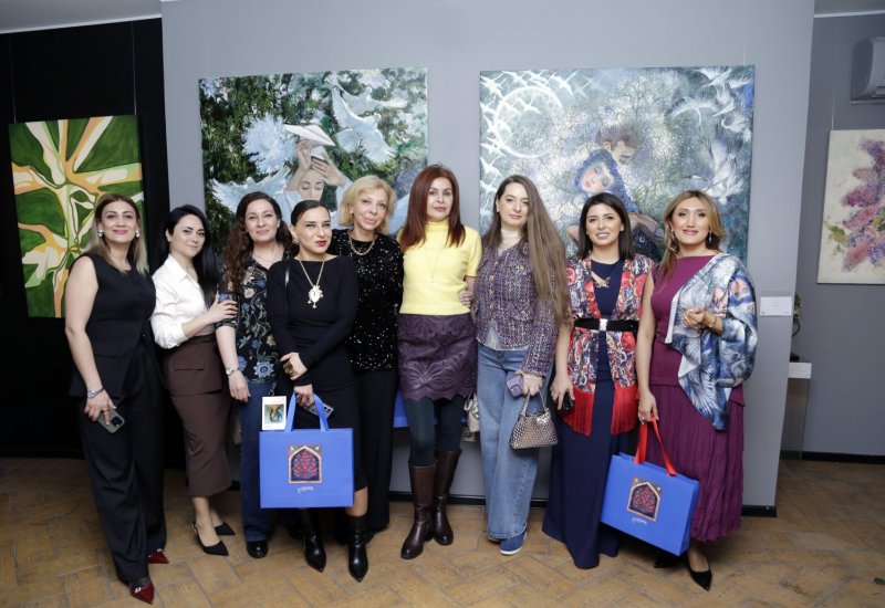 О чувствах, вдохновении и женском восприятии мира – в Баку открылась выставка в честь 8 Марта (ФОТО)