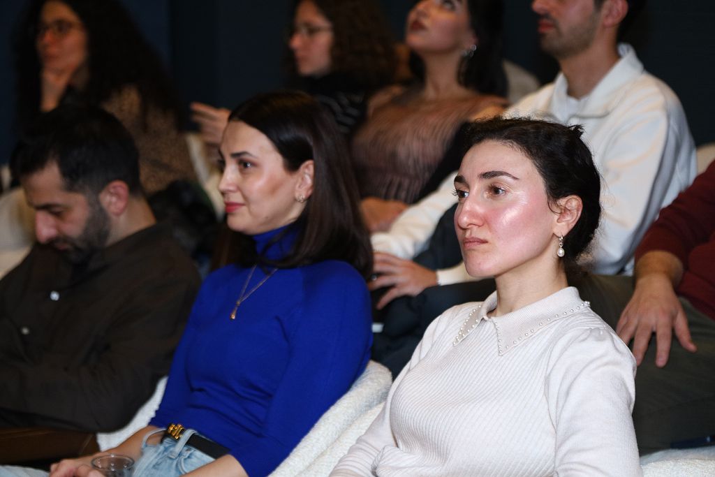 Режиссер-любитель представил в Баку два фильма, снятых за 214 манатов (ФОТО)