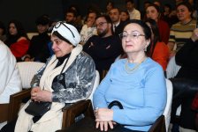 Режиссер-любитель представил в Баку два фильма, снятых за 214 манатов (ФОТО)